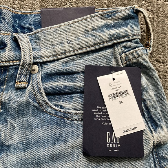 GAP Washwell High Rise 7" Denim Shorts Distressed - Picture 8 of 12